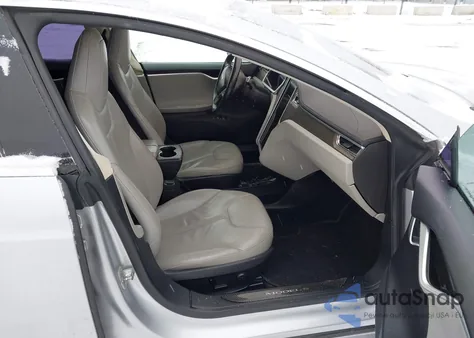 2013 Tesla Model S z USA, uszkodzony, nr VIN 5YJSA1CN2DFP07000